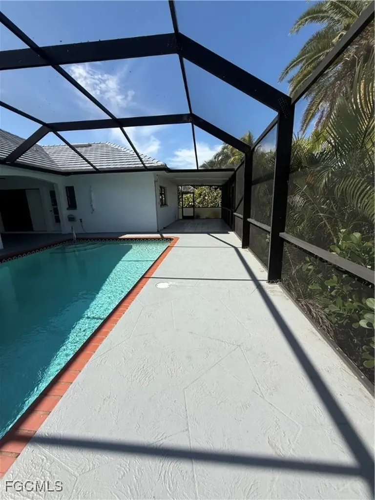 711 SE 33rd Terrace Cape Coral FL 33904