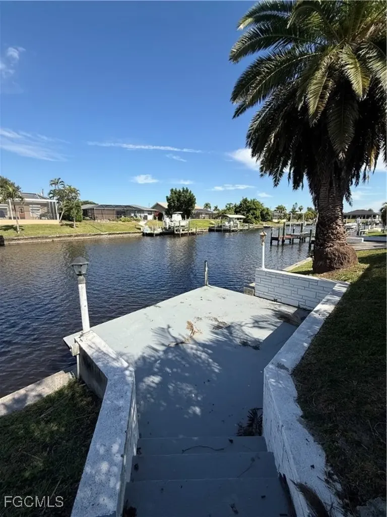711 SE 33rd Terrace Cape Coral FL 33904