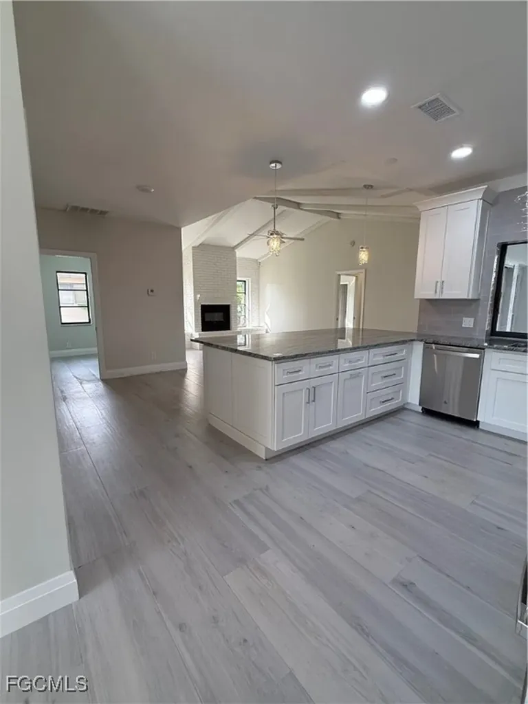 711 SE 33rd Terrace Cape Coral FL 33904