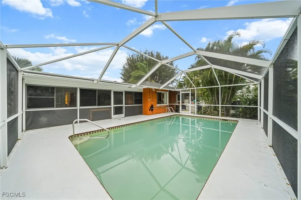 1501 SE 19th Lane Cape Coral FL 33990