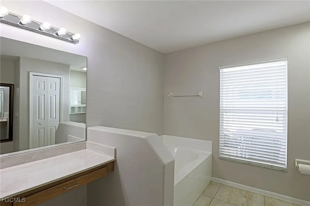 2452 Nature Pointe Loop Fort Myers FL 33905
