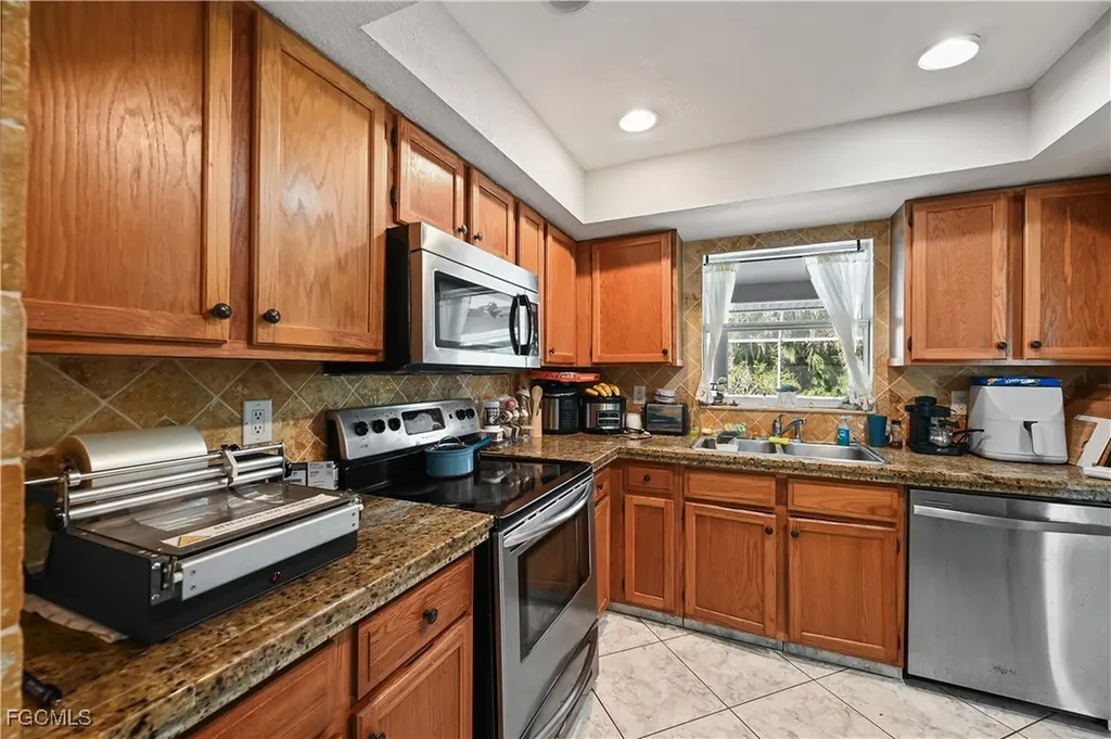 1721 SE 21st Terrace Cape Coral FL 33990