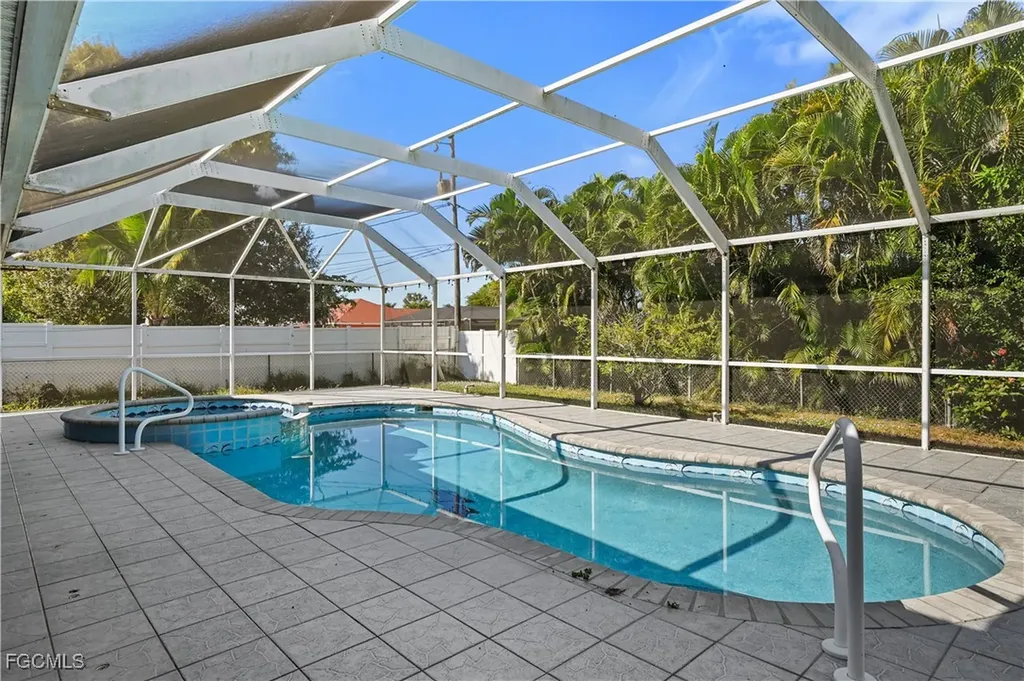1721 SE 21st Terrace Cape Coral FL 33990