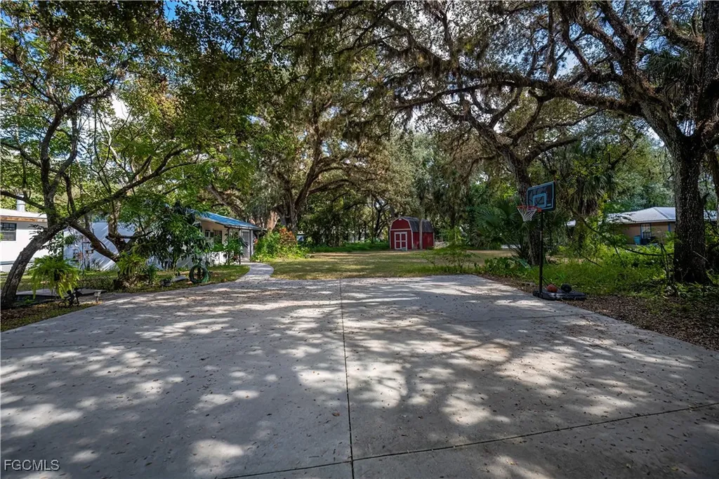 105 S Oak Street Labelle FL 33935