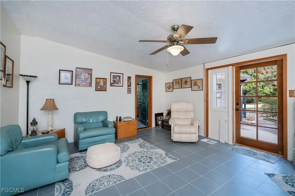 105 S Oak Street Labelle FL 33935