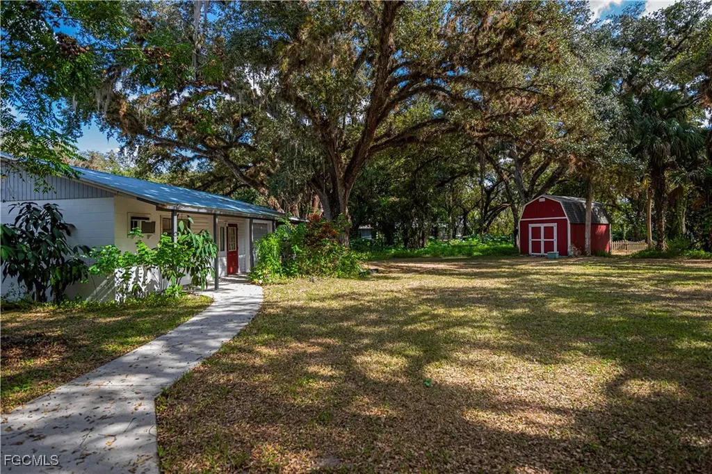 105 S Oak Street Labelle FL 33935