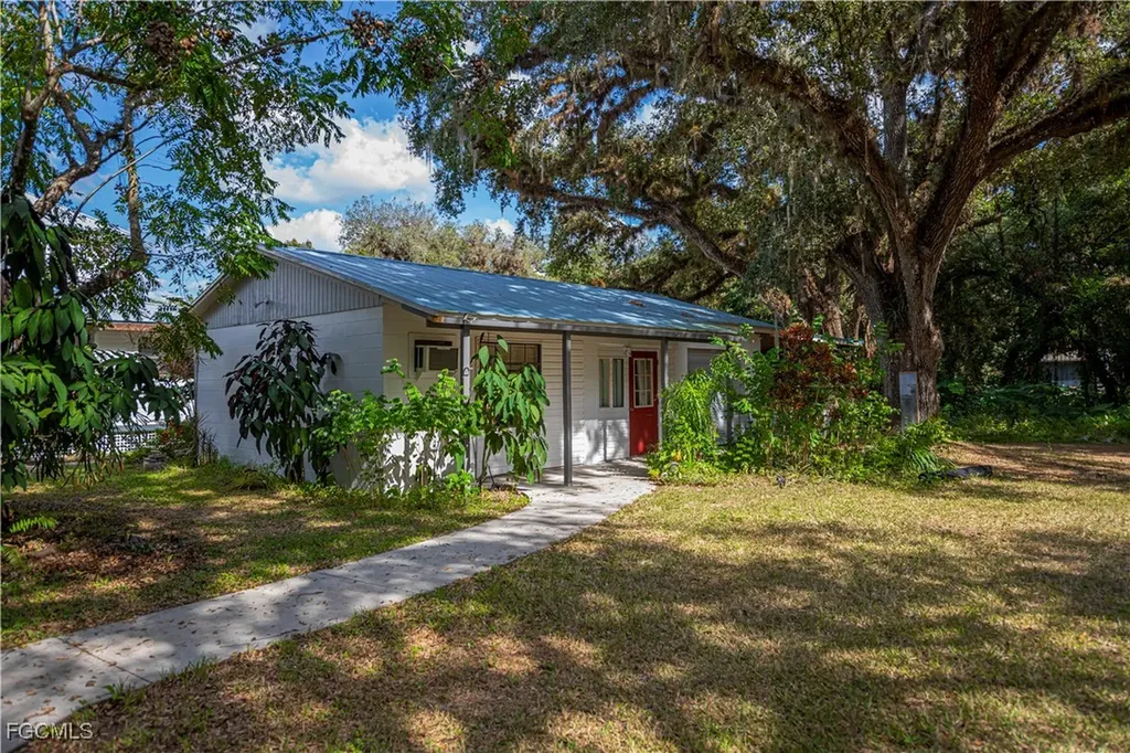 105 S Oak Street Labelle FL 33935