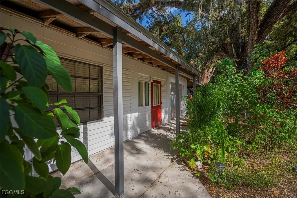105 S Oak Street Labelle FL 33935