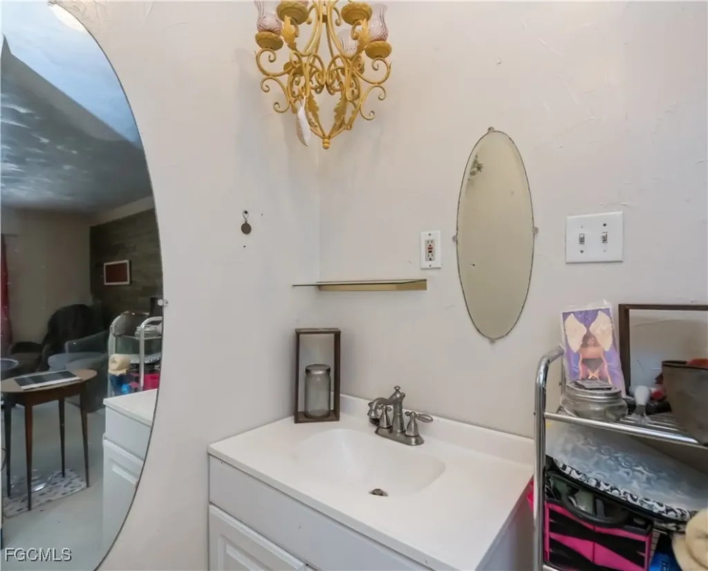 105 S Oak Street Labelle FL 33935