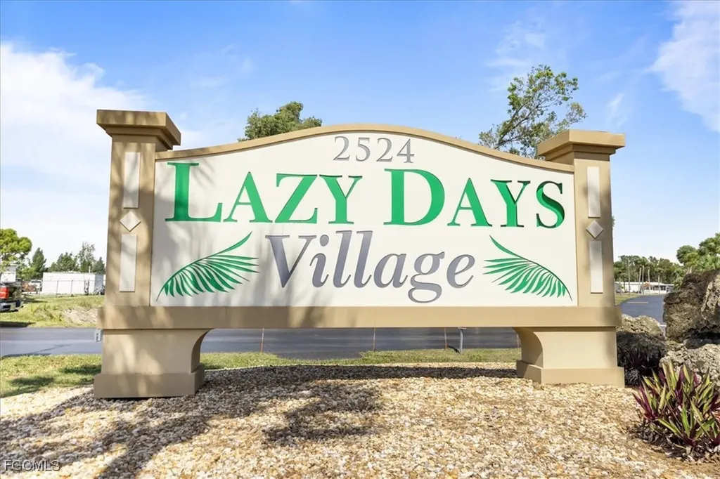 952 Days Lane North Fort Myers FL 33917