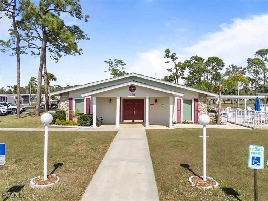 952 Days Lane North Fort Myers FL 33917