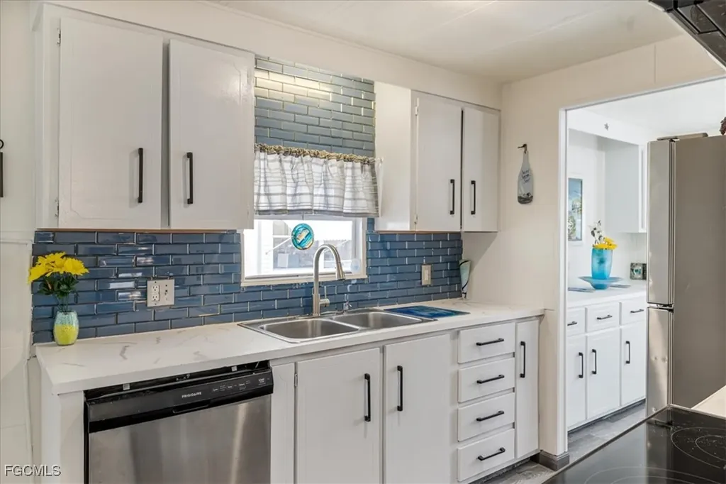 952 Days Lane North Fort Myers FL 33917