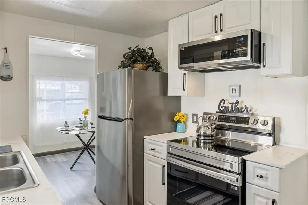 952 Days Lane North Fort Myers FL 33917