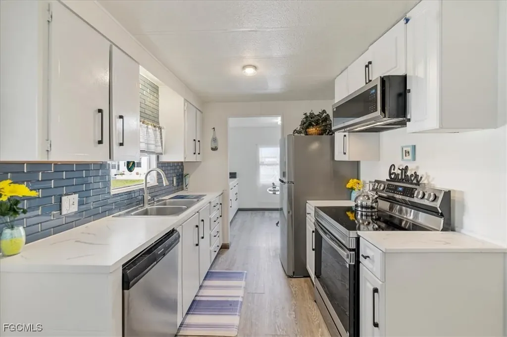 952 Days Lane North Fort Myers FL 33917