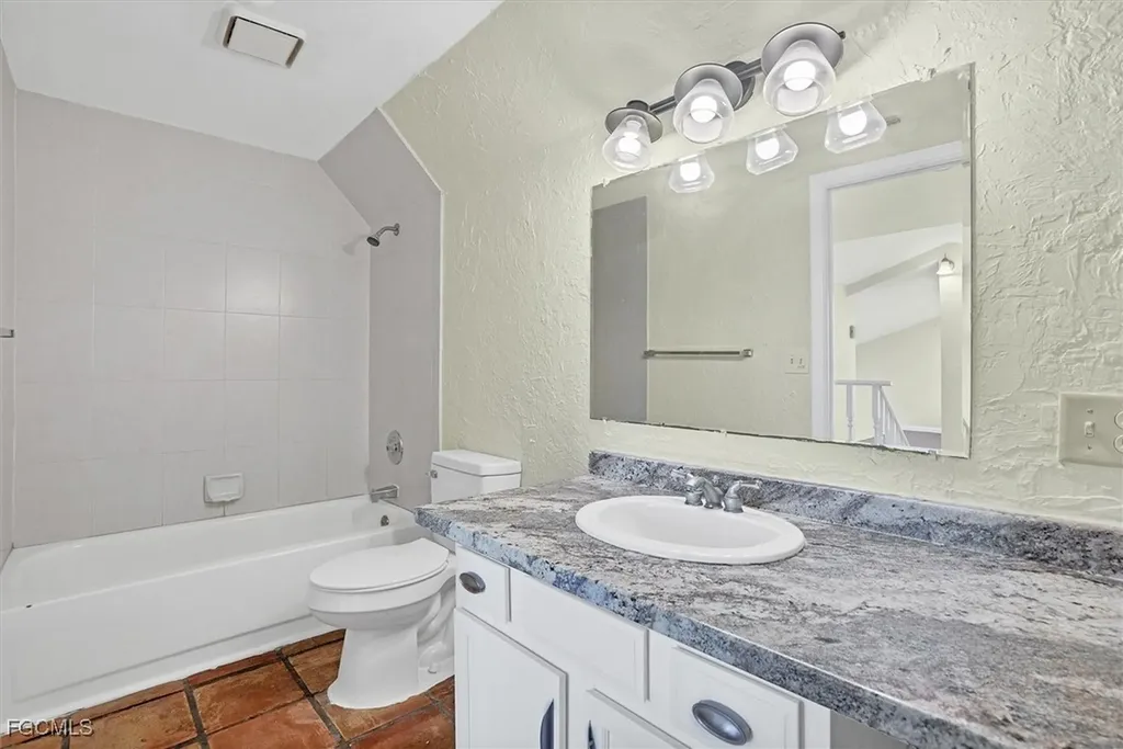 1930 Viscaya Parkway Cape Coral FL 33990