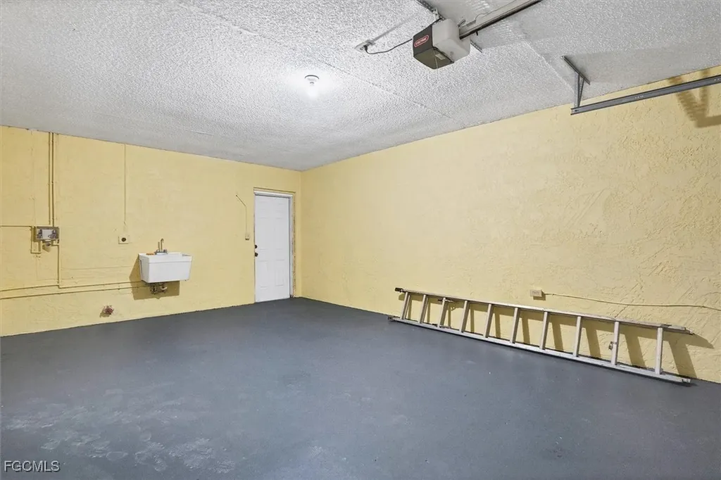 1930 Viscaya Parkway Cape Coral FL 33990