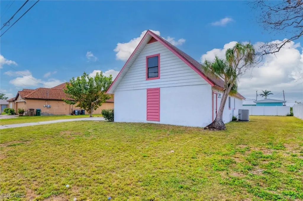 1930 Viscaya Parkway Cape Coral FL 33990