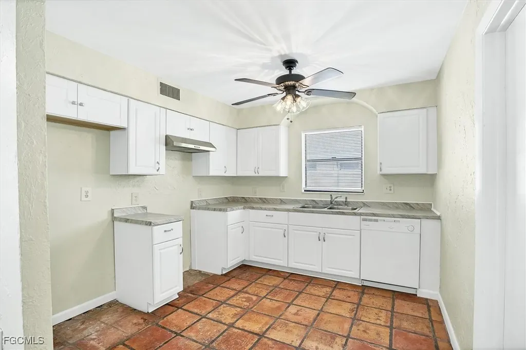 1930 Viscaya Parkway Cape Coral FL 33990