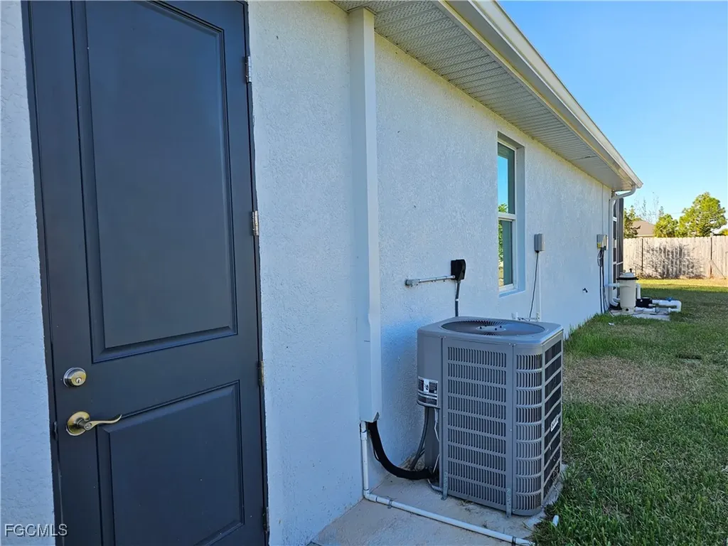 1425 NW 1st Street Cape Coral FL 33993