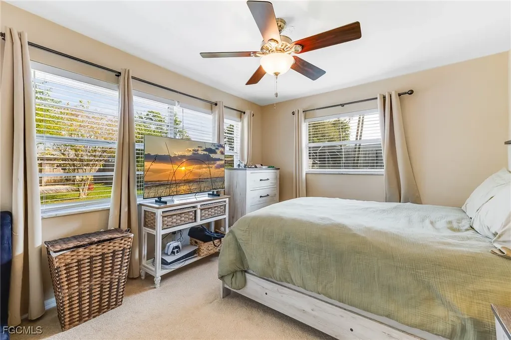 3813 SE 10th Avenue Cape Coral FL 33904