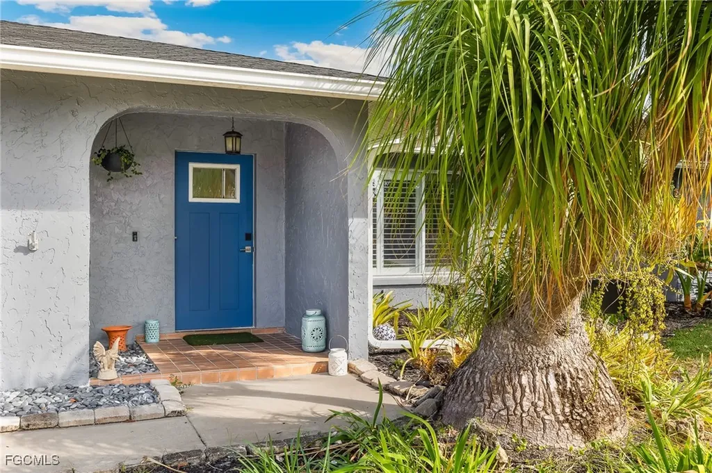 3813 SE 10th Avenue Cape Coral FL 33904