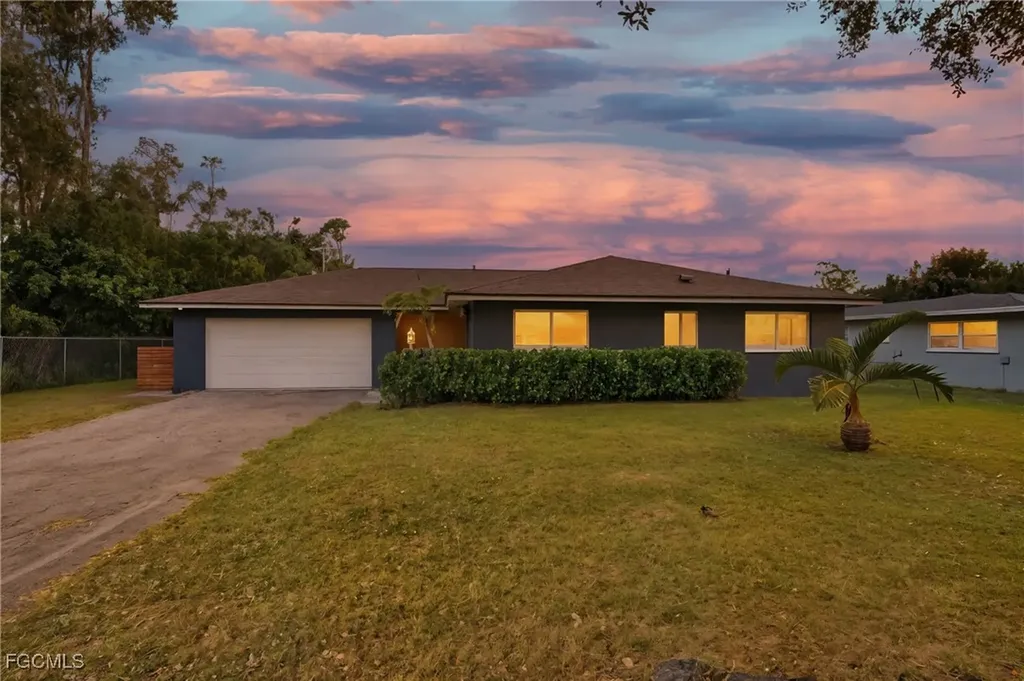 8967 Ellington Street Fort Myers FL 33907
