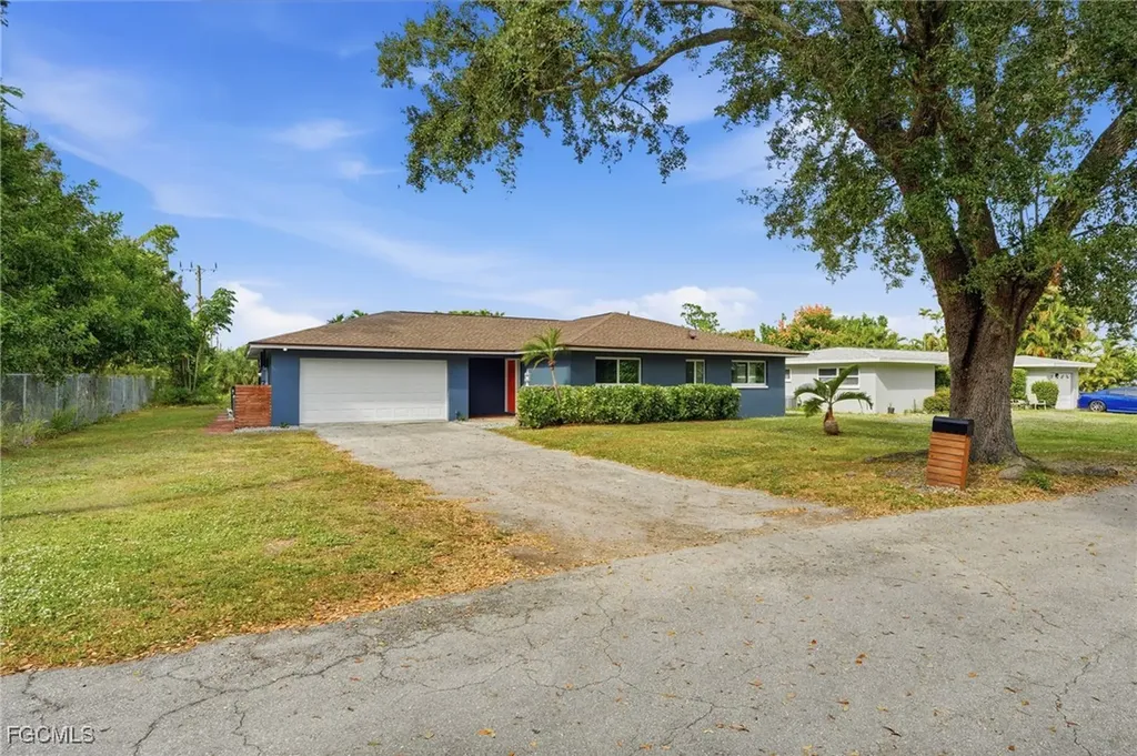 8967 Ellington Street Fort Myers FL 33907