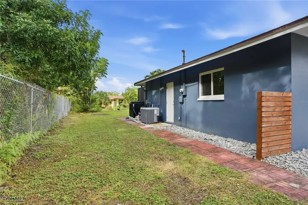 8967 Ellington Street Fort Myers FL 33907