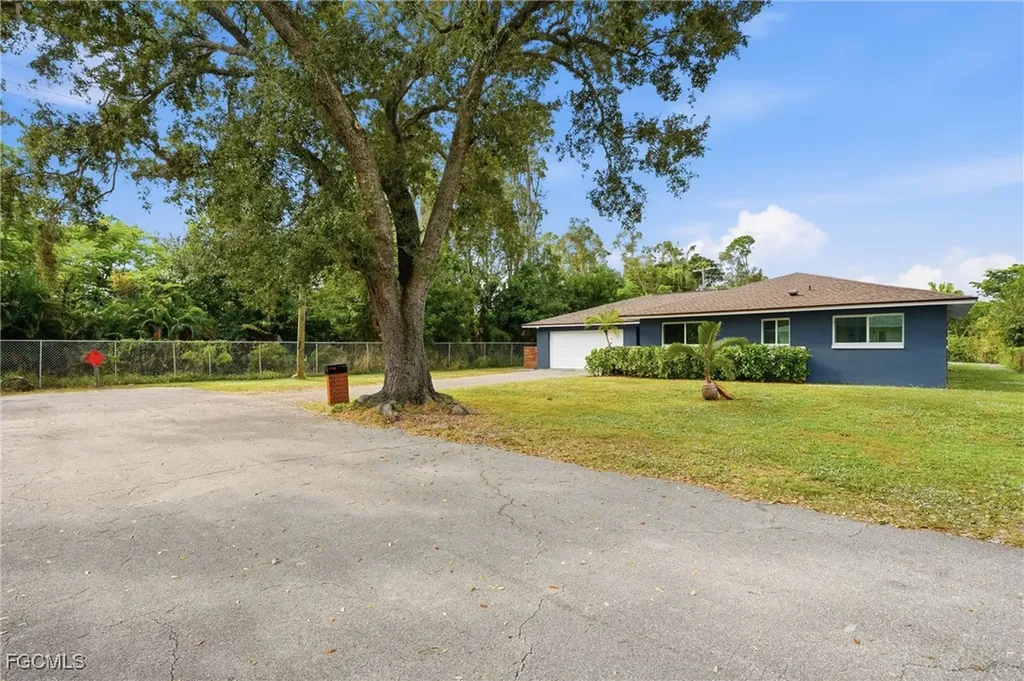 8967 Ellington Street Fort Myers FL 33907