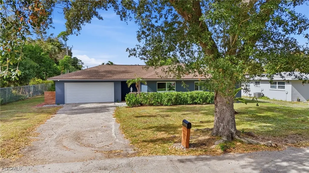 8967 Ellington Street Fort Myers FL 33907