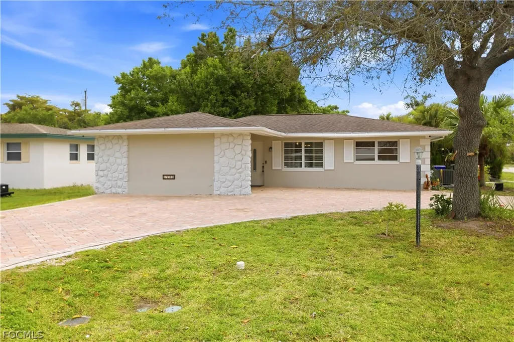 1736 Bonnie Court Fort Myers FL 33901