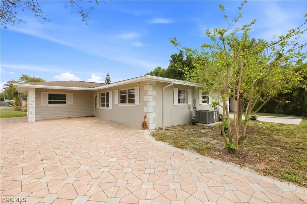 1736 Bonnie Court Fort Myers FL 33901