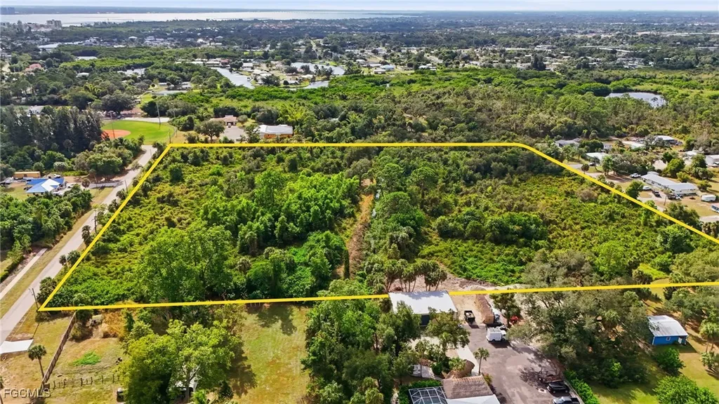 536 Evergreen Road North Fort Myers FL 33903