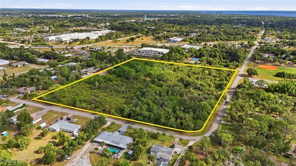 536 Evergreen Road North Fort Myers FL 33903