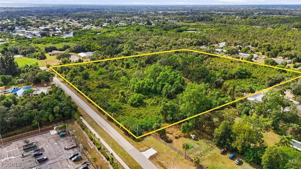 536 Evergreen Road North Fort Myers FL 33903