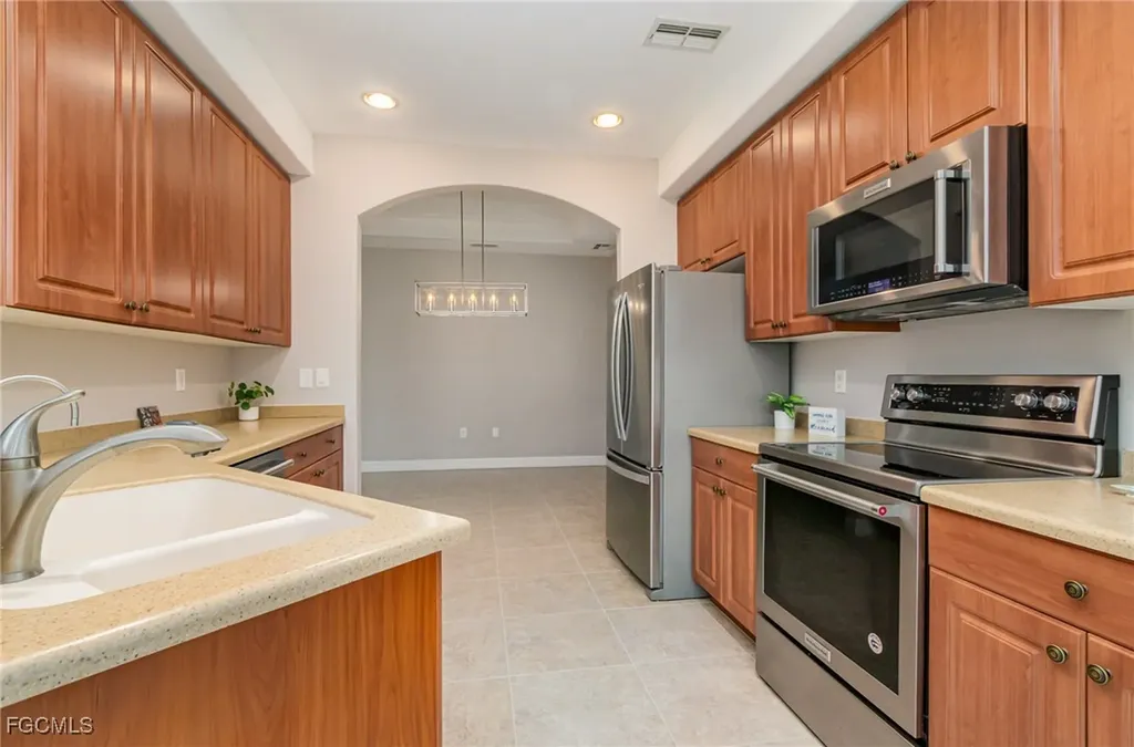 6071 Jonathans Bay Circle Fort Myers FL 33908