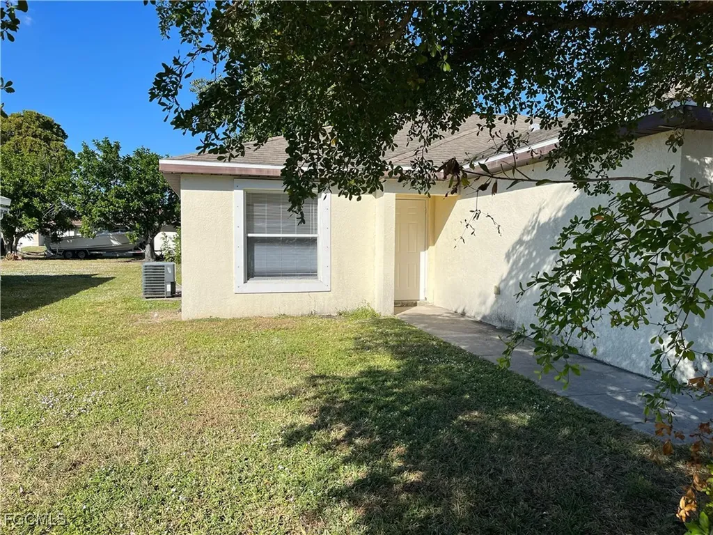 601 SE 5th Street Cape Coral FL 33990