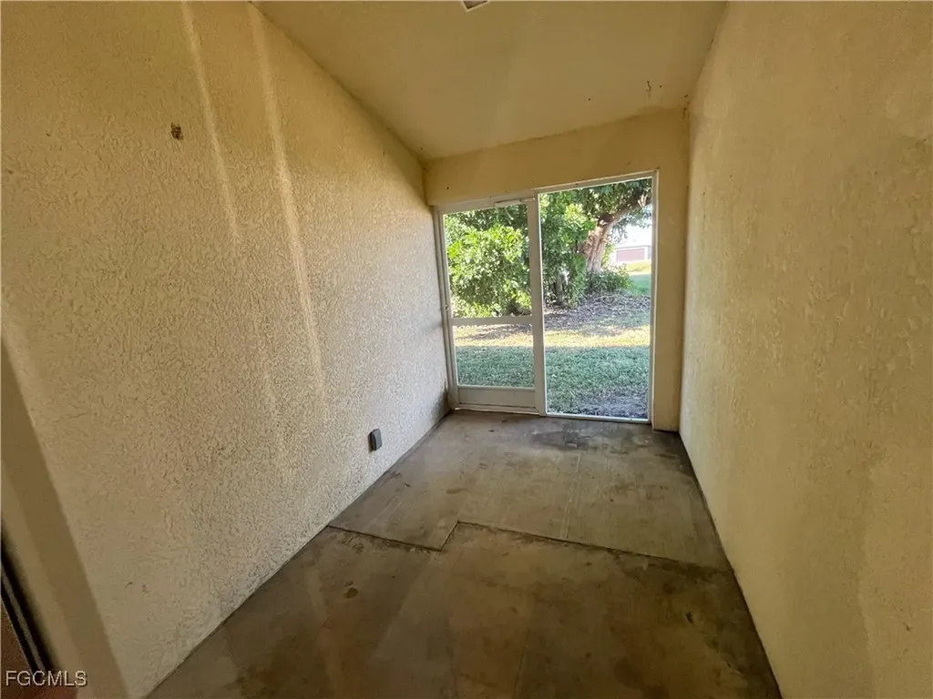 601 SE 5th Street Cape Coral FL 33990