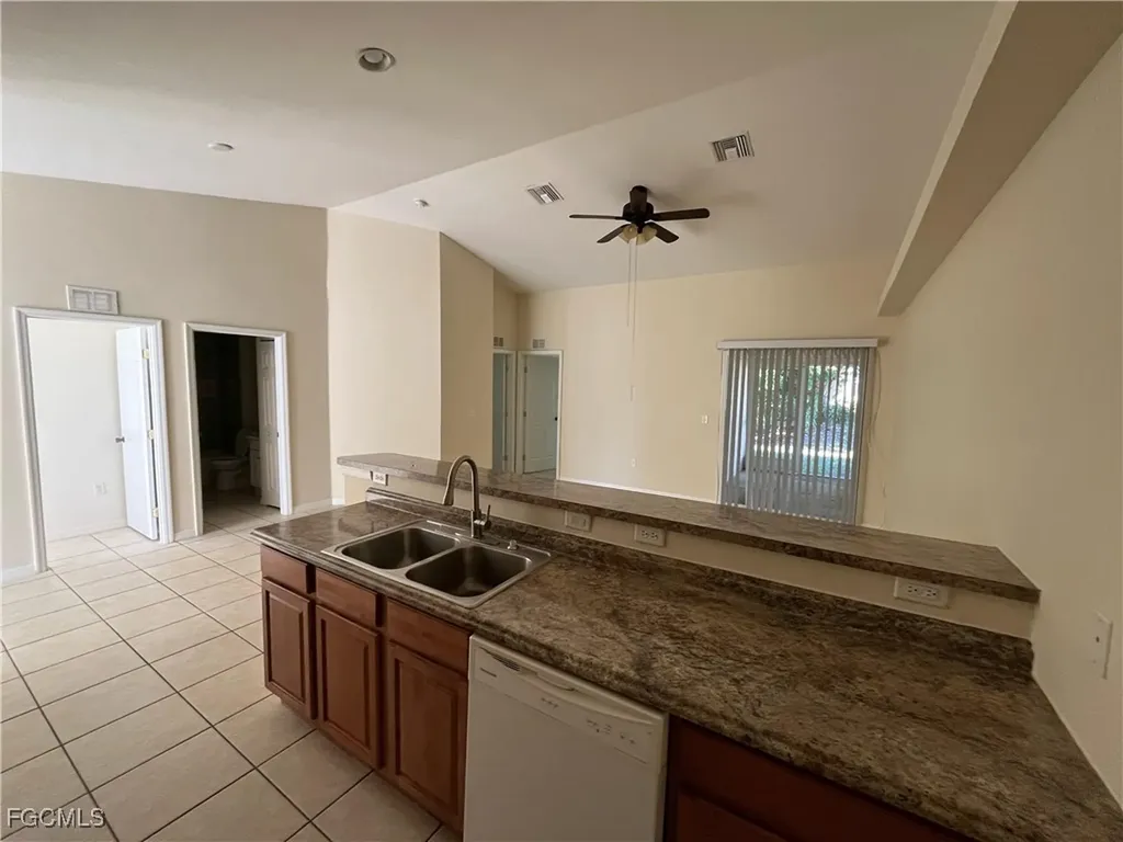601 SE 5th Street Cape Coral FL 33990