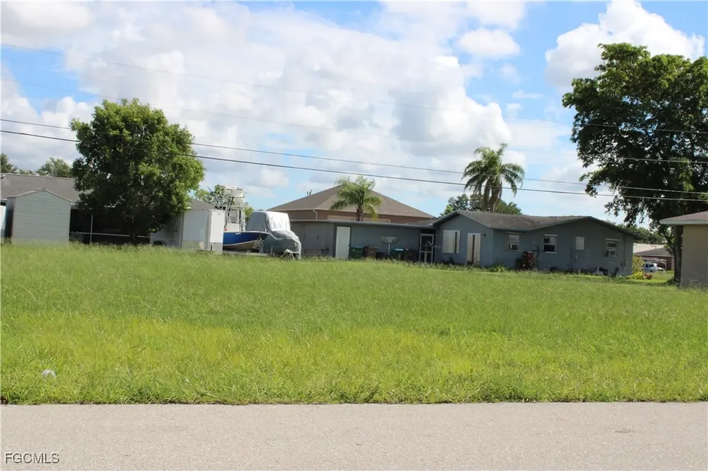 1117 NE 8th Terrace Cape Coral FL 33909