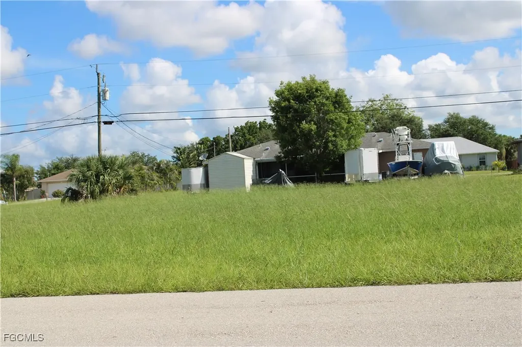 1117 NE 8th Terrace Cape Coral FL 33909