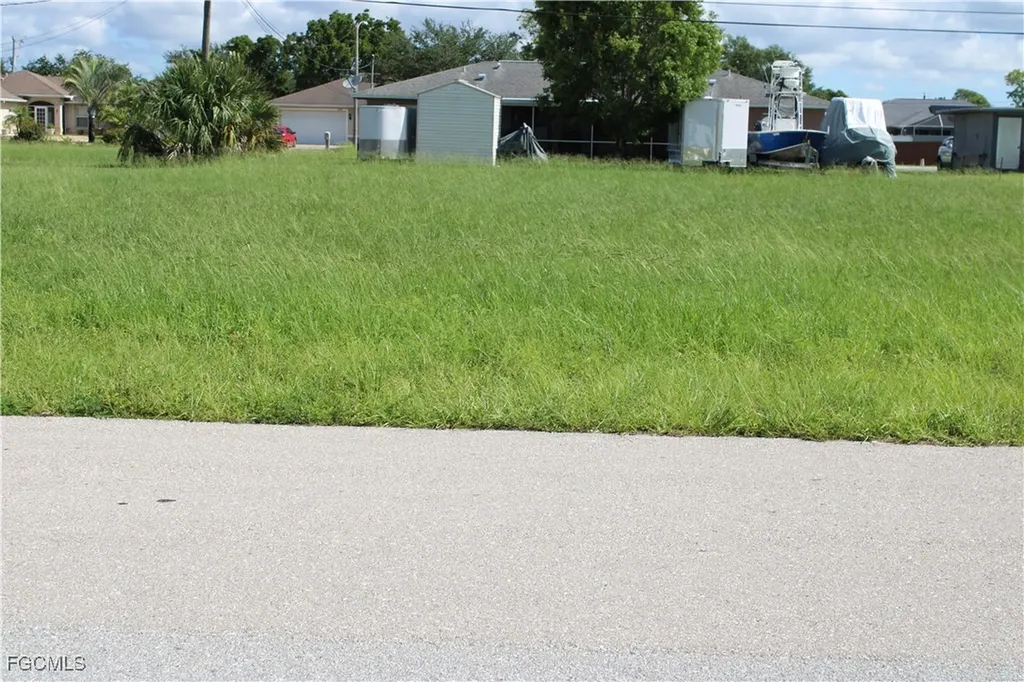 1117 NE 8th Terrace Cape Coral FL 33909