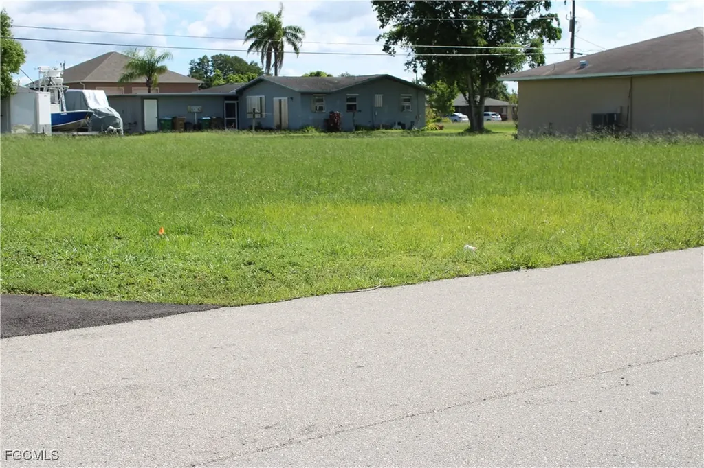 1117 NE 8th Terrace Cape Coral FL 33909