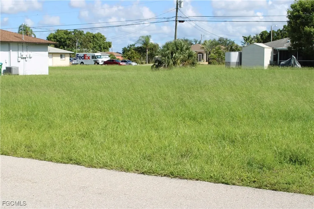 1117 NE 8th Terrace Cape Coral FL 33909