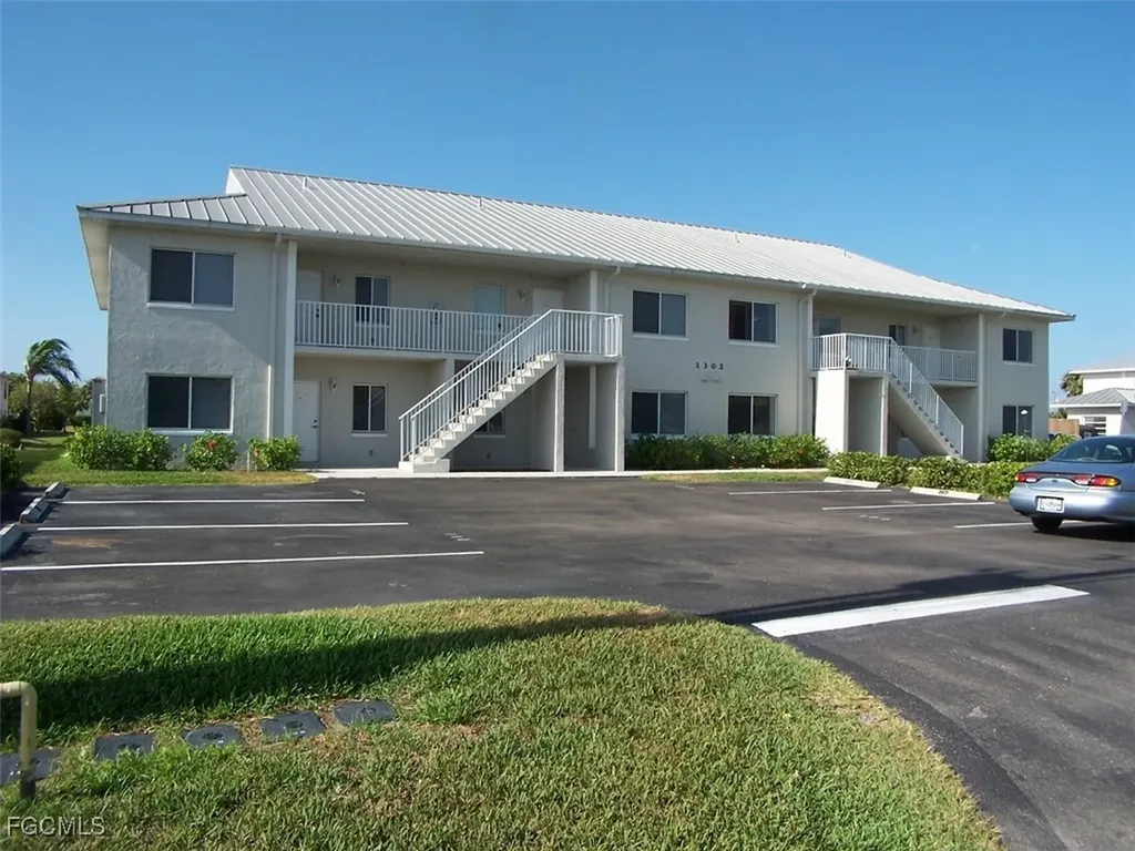 1236-1302 SE 40th Street Cape Coral FL 33904