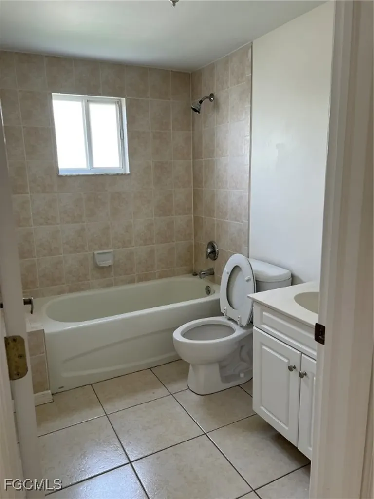 1236-1302 SE 40th Street Cape Coral FL 33904