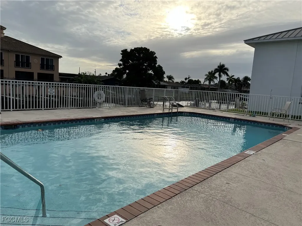 1236-1302 SE 40th Street Cape Coral FL 33904