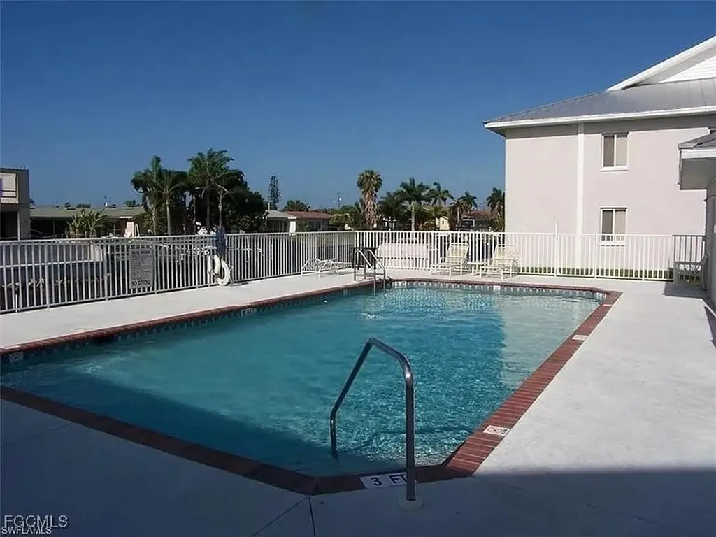 1236-1302 SE 40th Street Cape Coral FL 33904