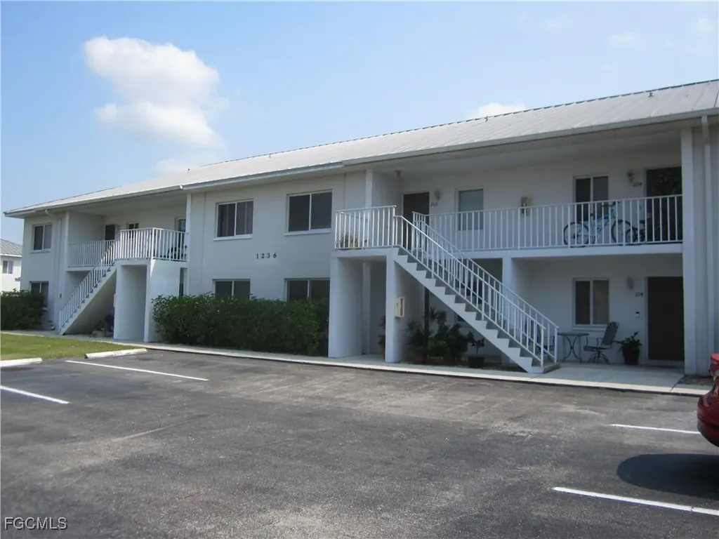 1236-1302 SE 40th Street Cape Coral FL 33904