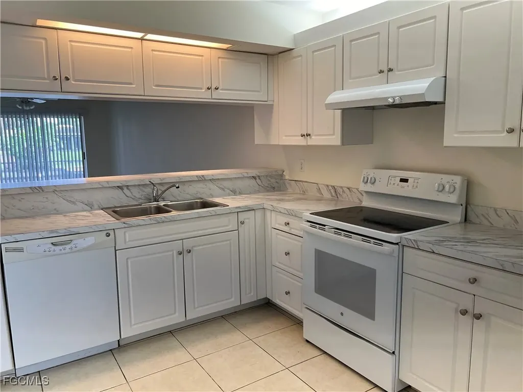 1236-1302 SE 40th Street Cape Coral FL 33904